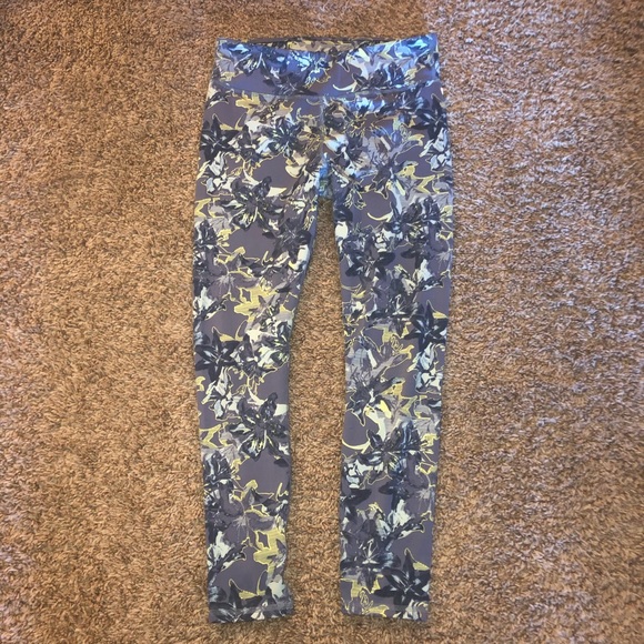 Fabletics Pants - Fabletics - salar 7/8 leggings size medium